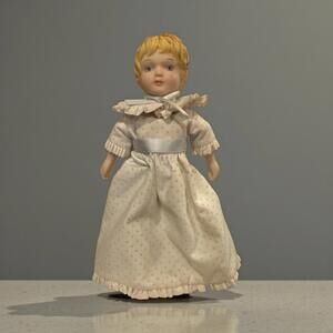Avon Vintage Victorian Doll Porcelain Bisque Girl 1983 Collector Doll 7.5" Stand